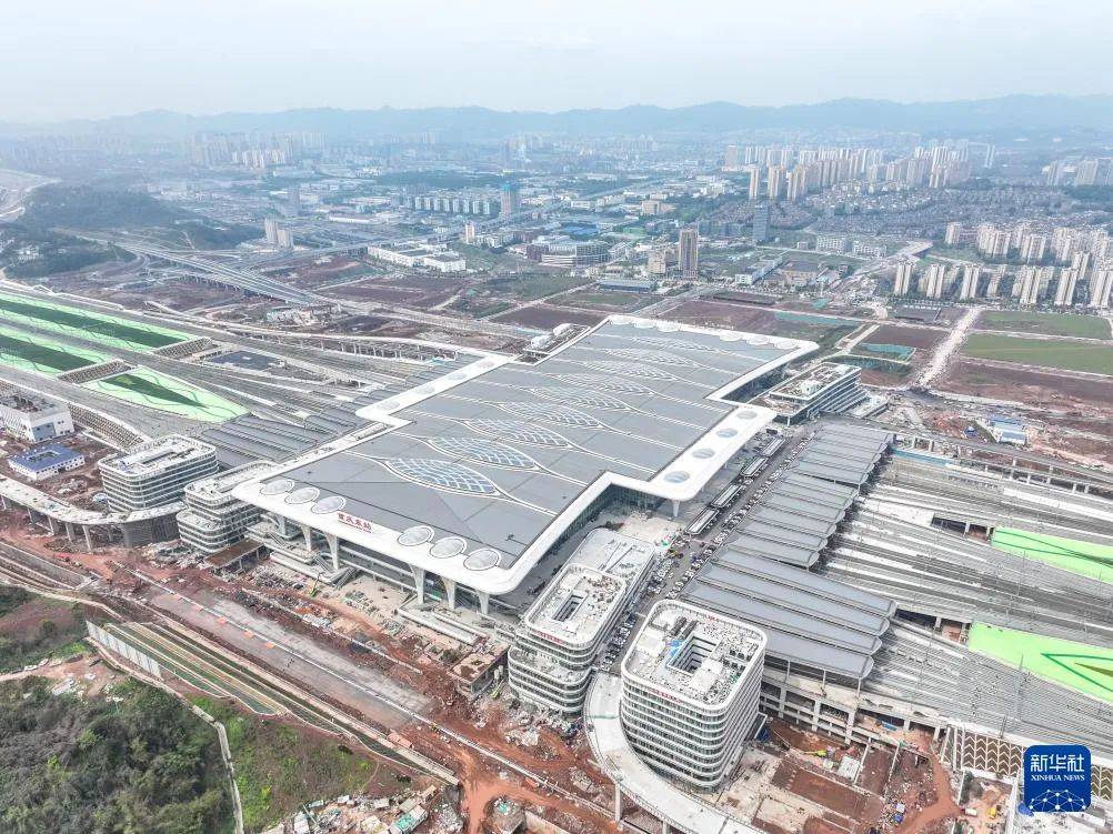 西部地区最大高铁枢纽站重庆东站站房建成完工