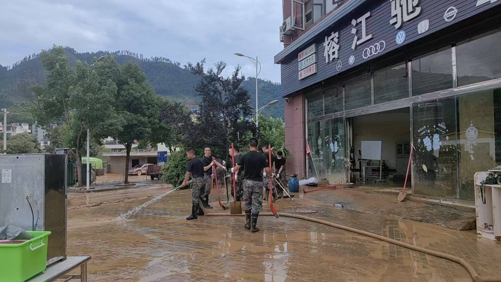 洪水围城，榕江大撤离