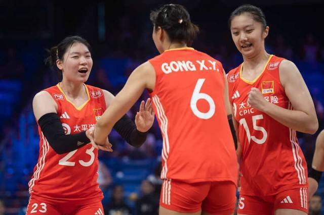 世界女排联赛阿灵顿站：中国女排苦战五局险胜多米尼加队